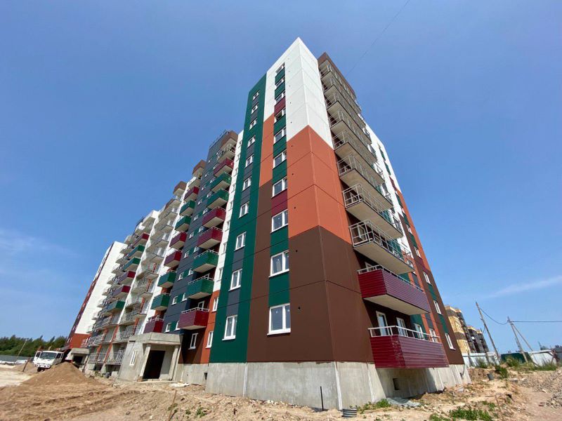 Продолжается строительство дома для расселения ветхого и аварийного жилья в Пскове.